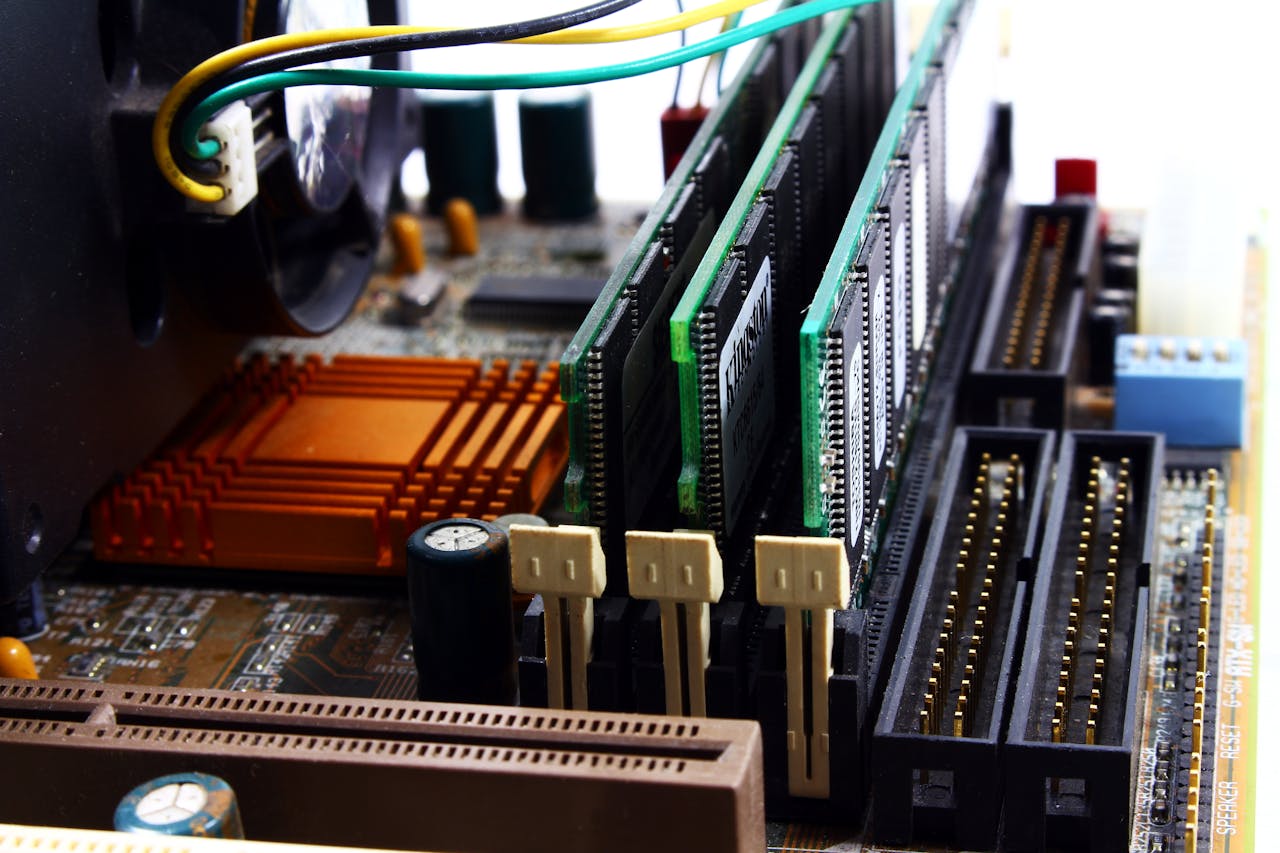 AI Hardware en Fanless PC’s: Stil, Krachtig en Betrouwbaar in Elk Systeem